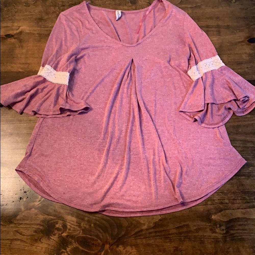 •Pink flare quarter sleeve shirt•